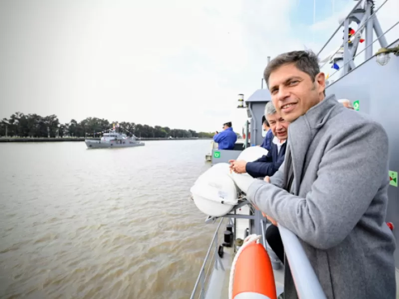 El Gobernador encabezó la entrega de dos lanchas de instrucción a la Armada en la base naval de Puerto Belgrano